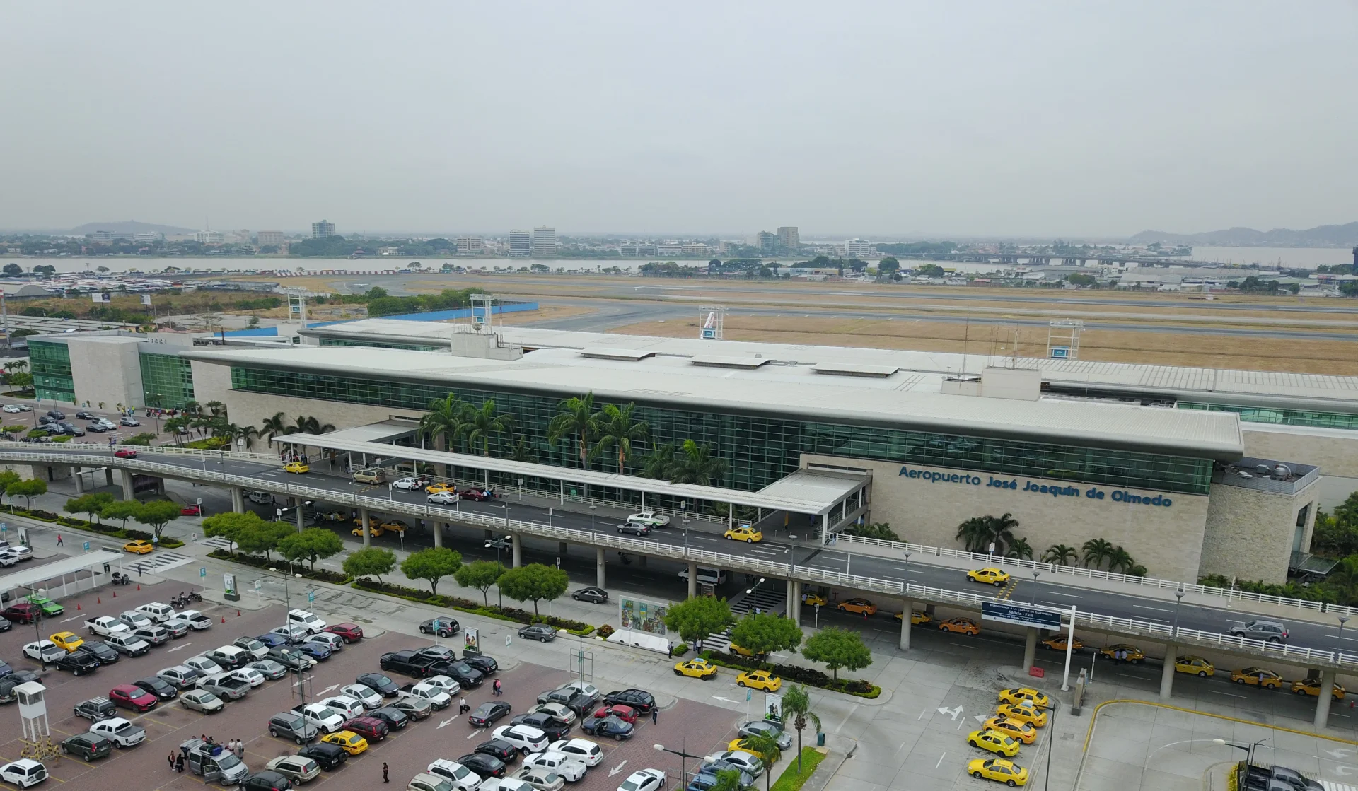BIENVENIDO AL AEROPUERTO JOSÉ JOAQUÍN DE OLMEDO