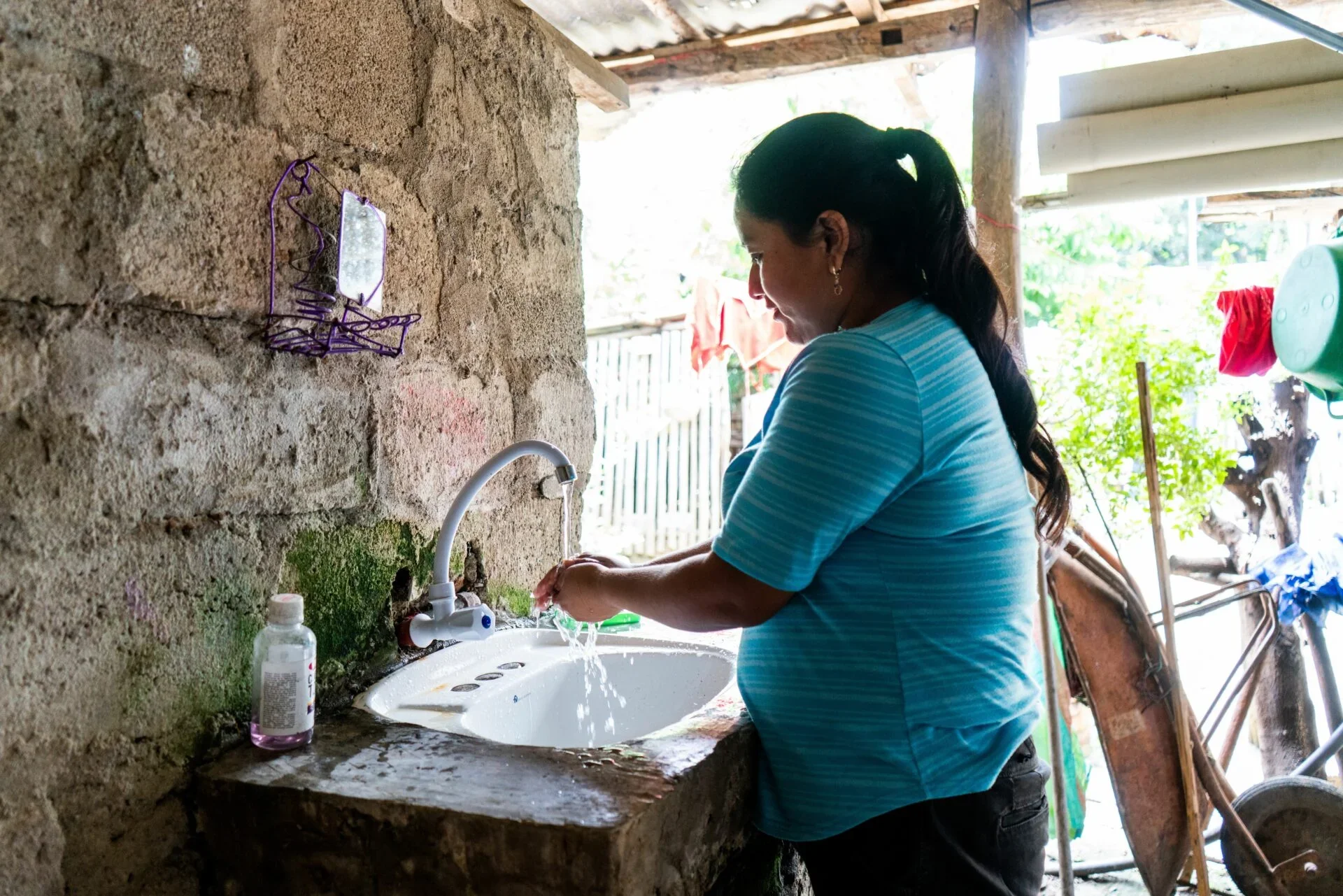 Autoridad Aeroportuaria y el Municipio de Guayaquil construyen el sistema de agua potable en Bajada de Chanduy