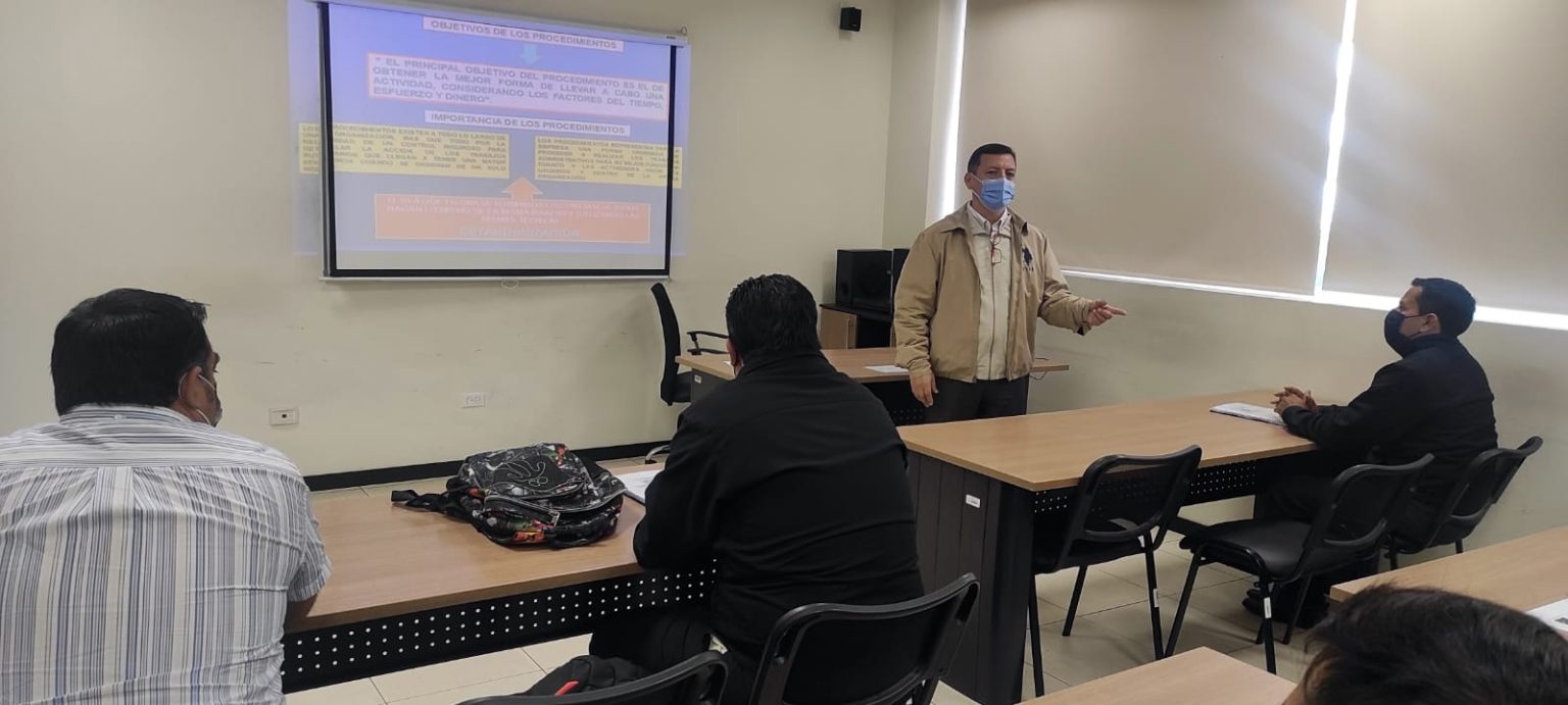 Controladores de Tránsito Aéreo del Aeropuerto de Guayaquil actualizan y potencian sus conocimientos en el Simulador Virtual de la ETAC