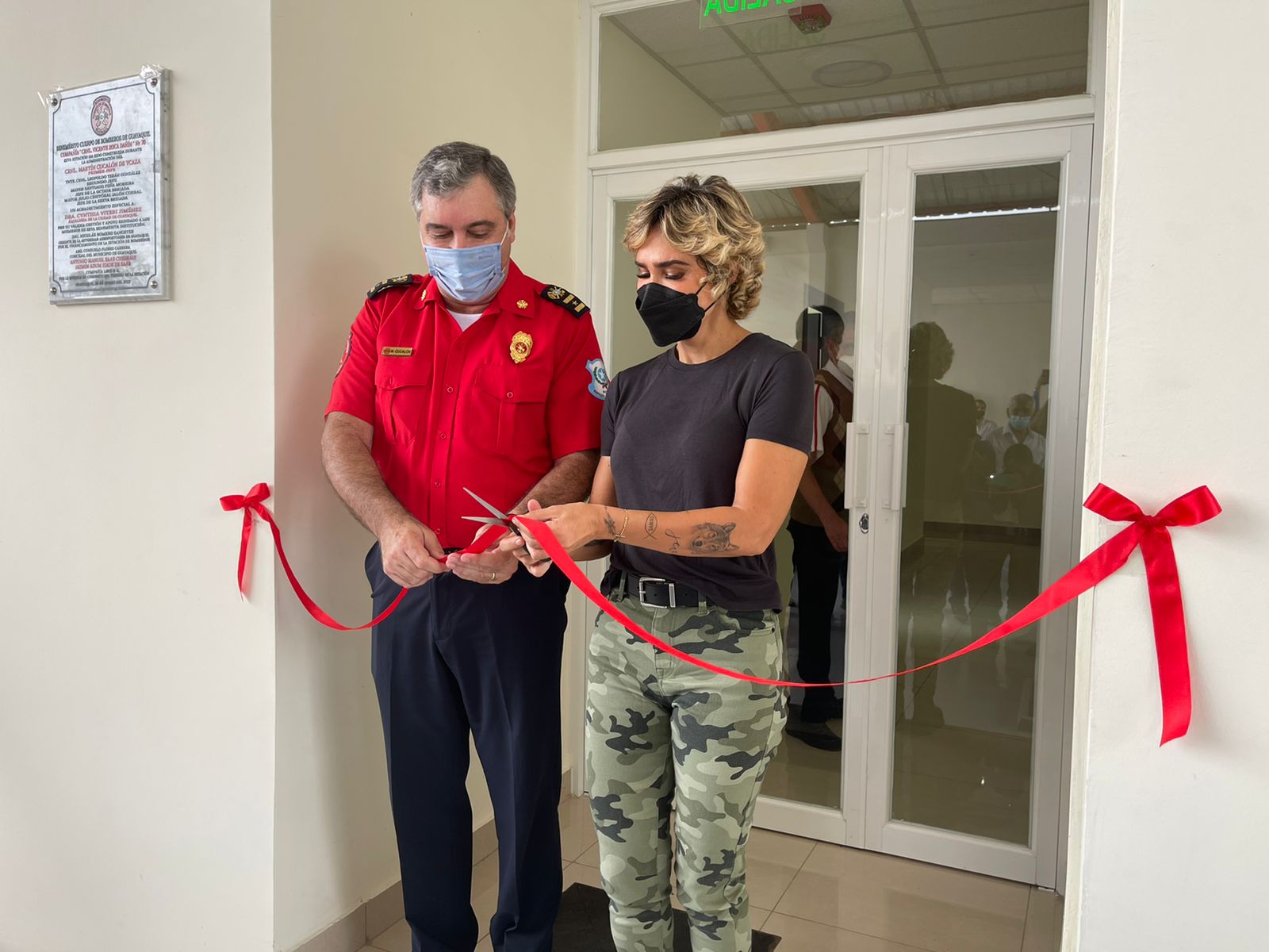 La alcaldesa Cynthia Viteri inauguró compañía de Bomberos en el centro poblado El Consuelo.